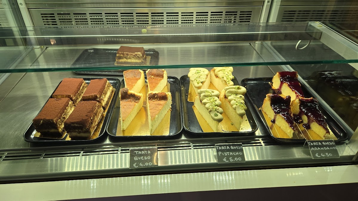 Tiramisù Pastelería y Heladería Italiana - Foto 5