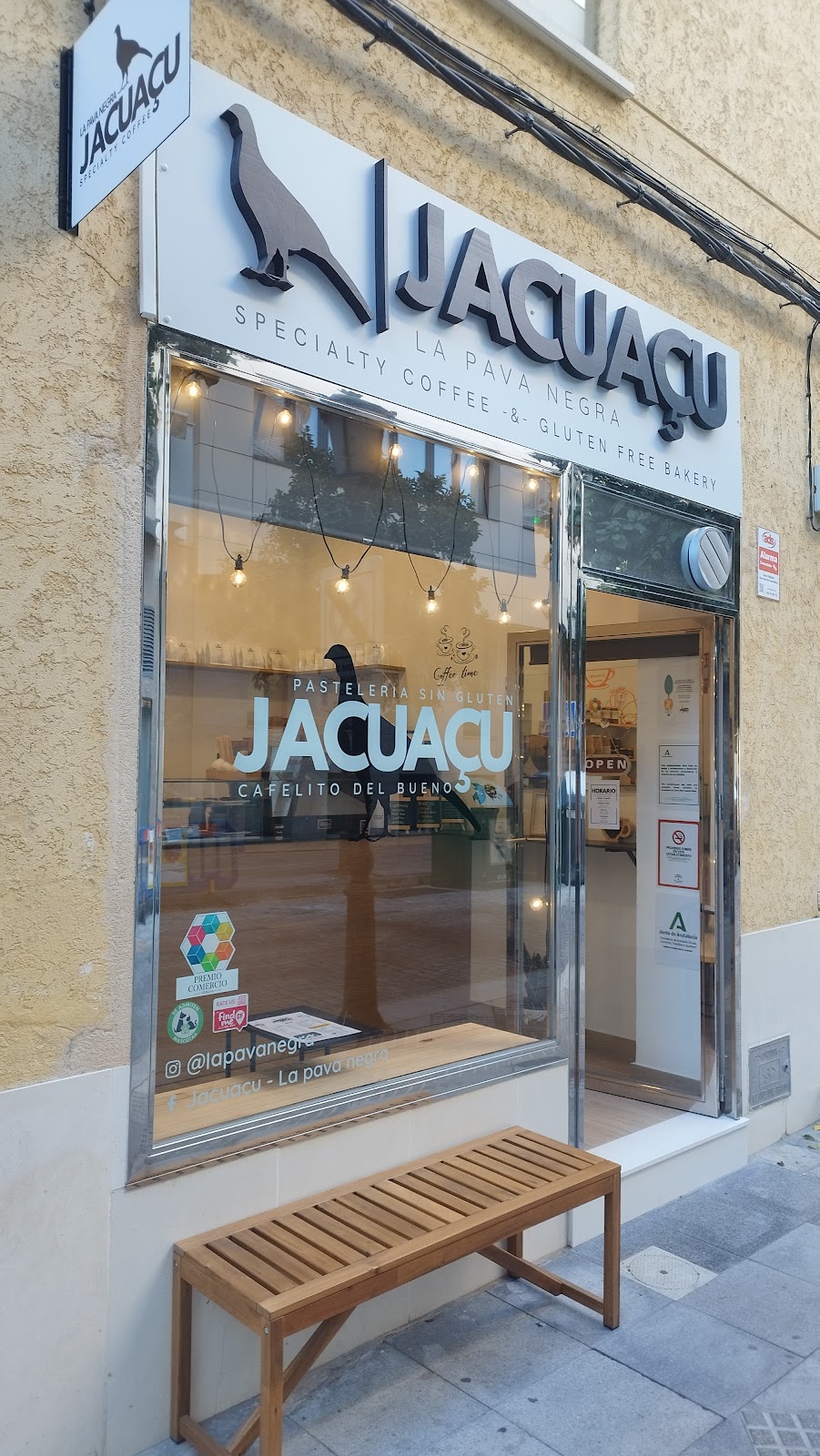 JACUAÇU - La pava negra | Specialty coffee & Gluten free bakery