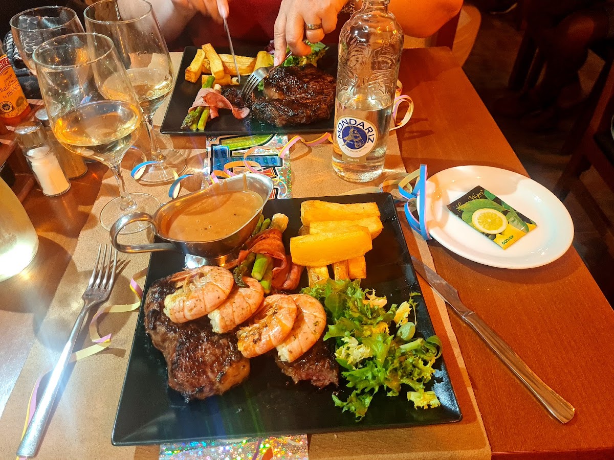 Paneil's Steakhouse & Restaurant - Foto 4