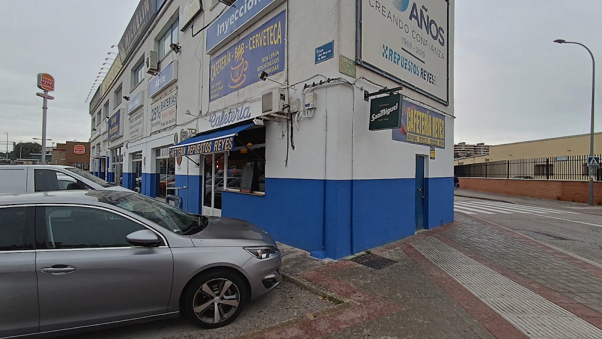 CAFETERIA - RESTAURANTE - MENU DEL DIA - PAELLAS - DESAYUNOS - REYES - Foto 4