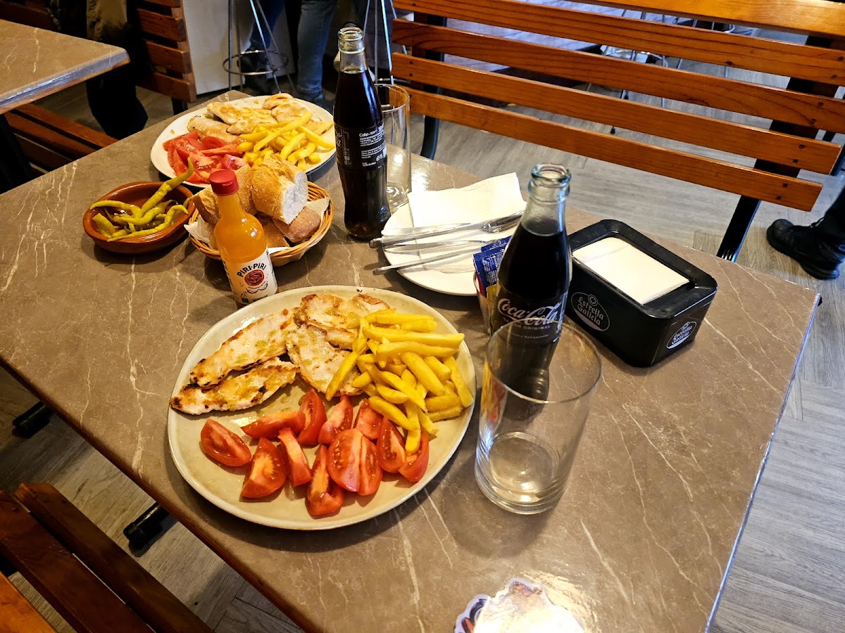 CAFETERIA - RESTAURANTE - MENU DEL DIA - PAELLAS - DESAYUNOS - REYES - Foto 5