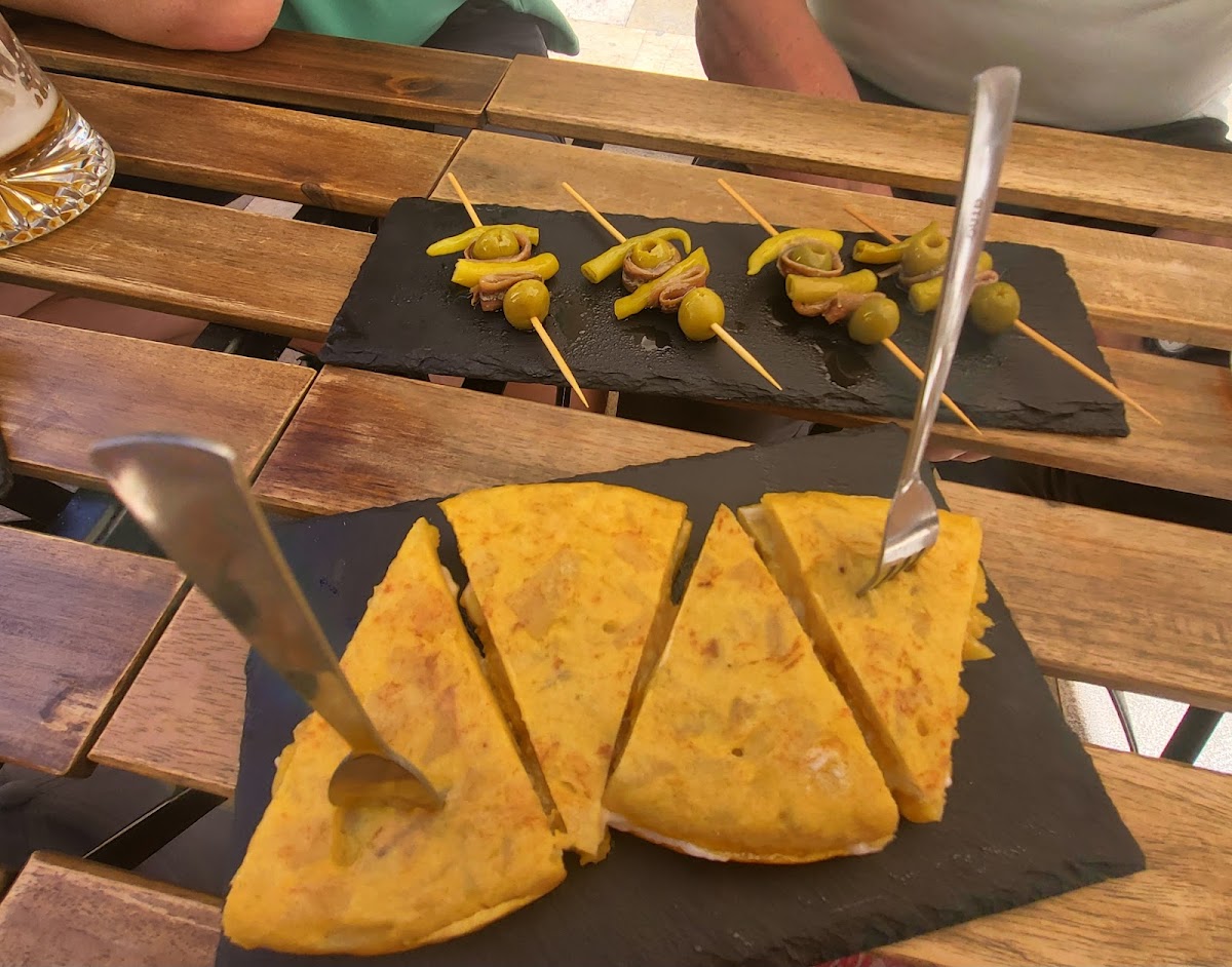 Mientras Tanto - restobar • tapas • drinks - Foto 4