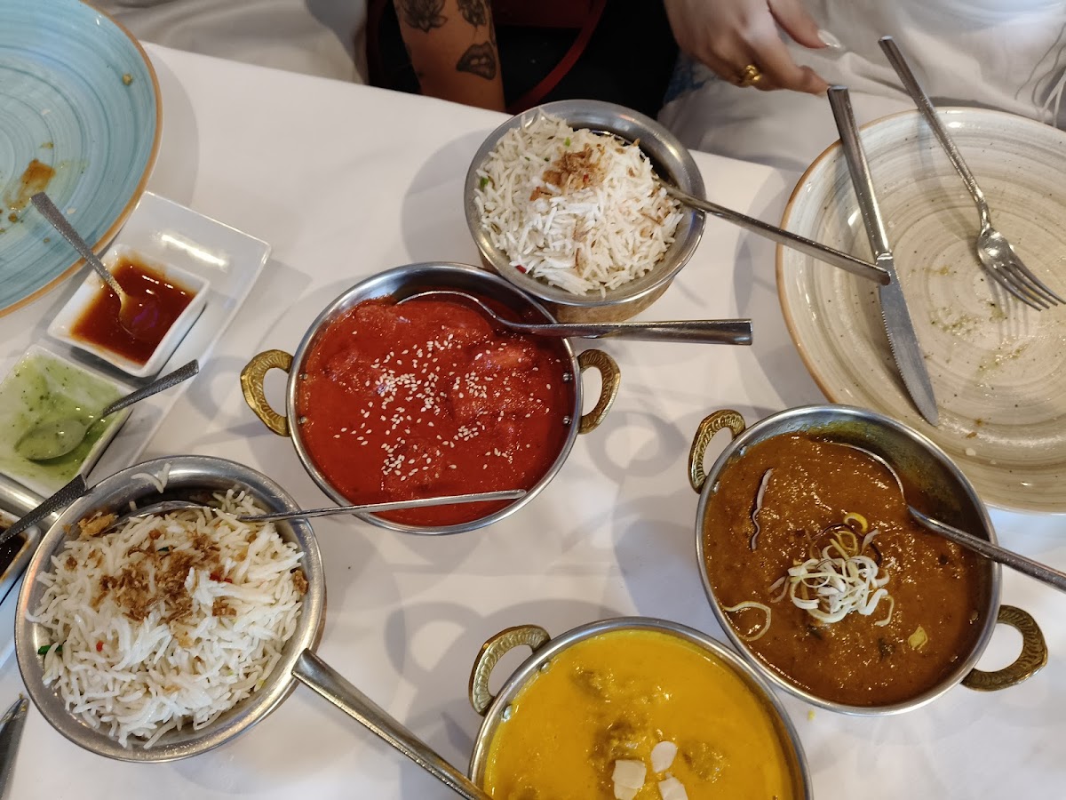 Radhuni Indian Restaurant - Foto 3