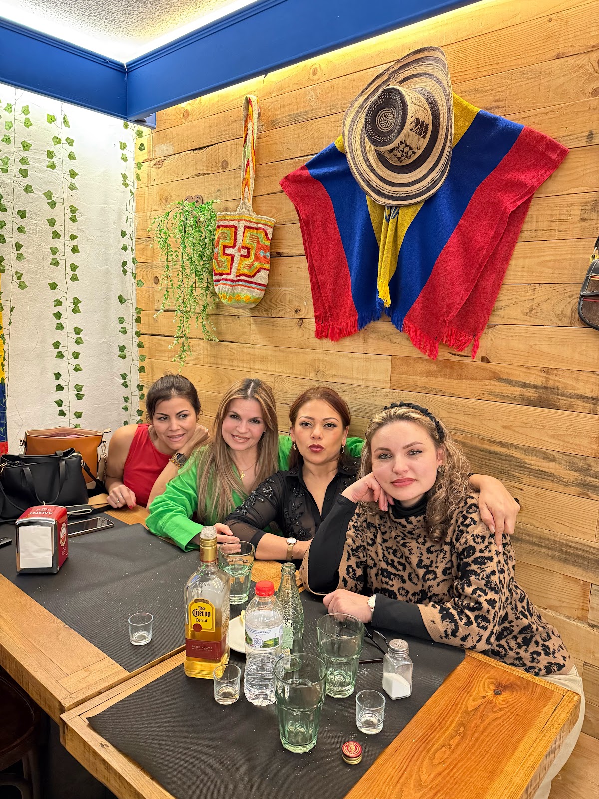 Raices de la gran colombia, bar restaurante